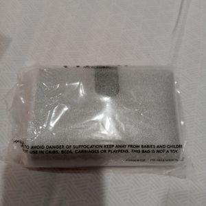 Medium corner zip wallet